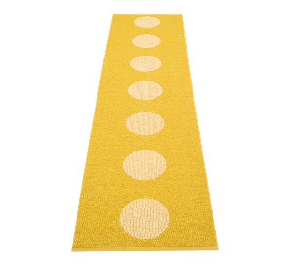 Vera POP matte mustard 70x280 cm fra Pappelina