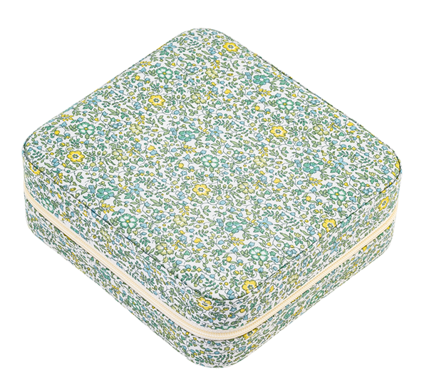 <p>Smykkeskrin&nbsp;Liberty Katie and Millie Green Bon Dep</p>
