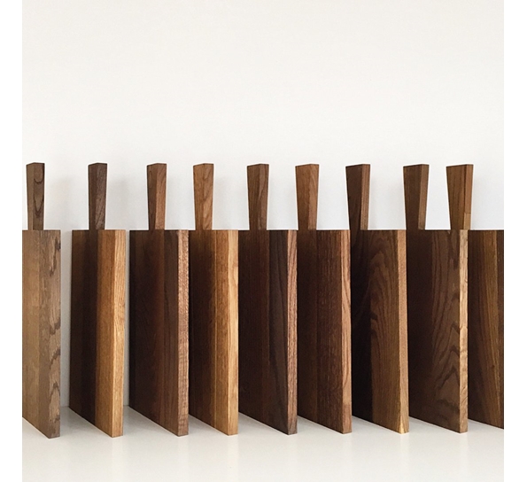 Skjærebrett bredt 53,5x34,4 cm med saftrille oljet eik fra Raumgestalt