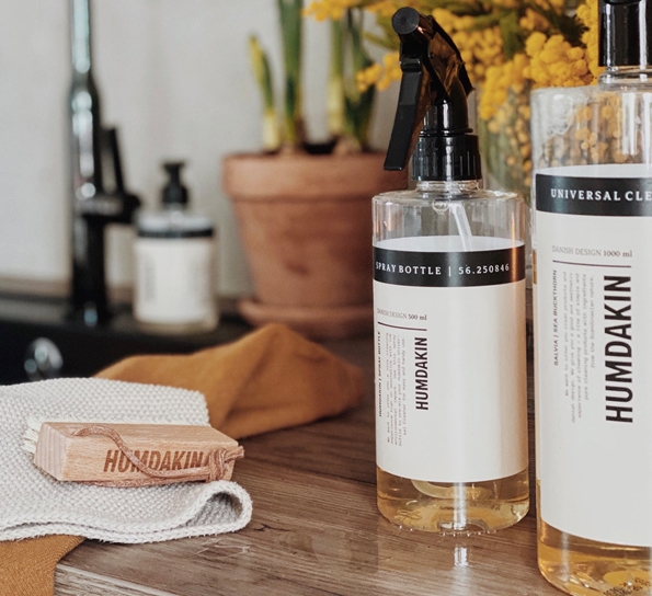 Rengjøringssett universal cleaner 1L og sprayflaske 50ml fra Humdakin