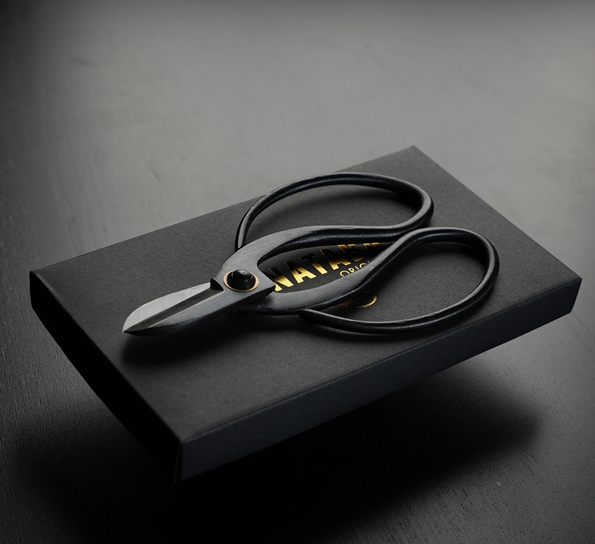 <p>Bonsaisaks japansk karbonstål Hanataba</p>
