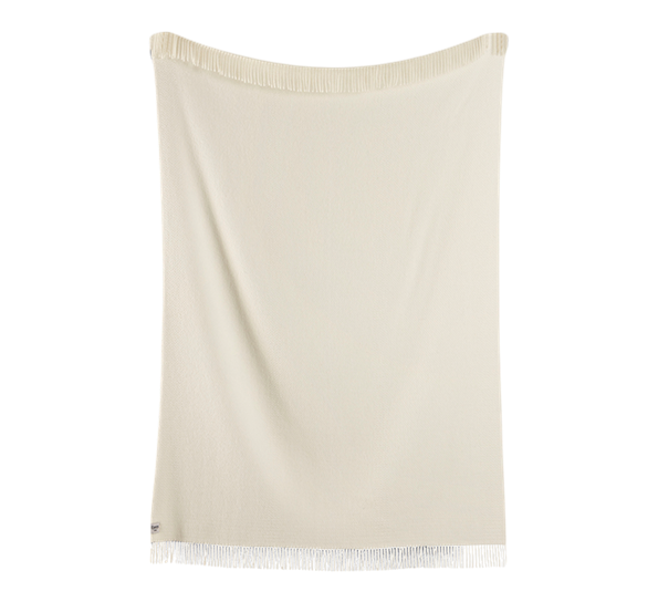 <p>Kattefot frynsepledd ull hvit 150x220 cm fra Røros Tweed</p>
