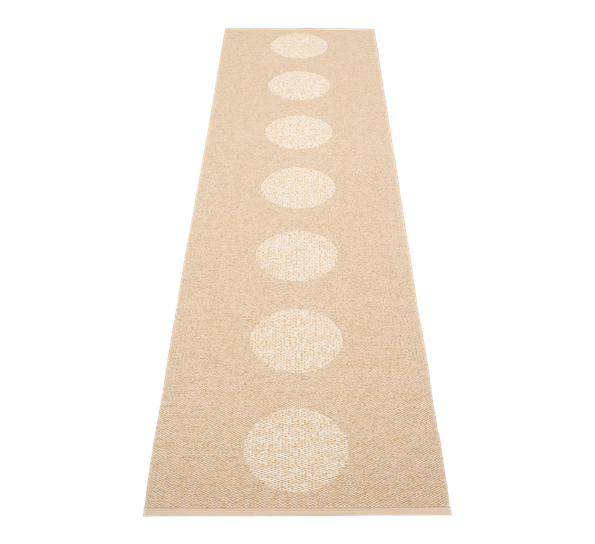 VERA 2.0 matte beige metallic 70x360 cm fra Pappelina