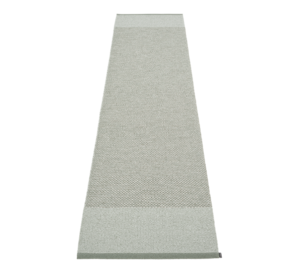 Edit matte army sage stone metallic 70x300 cm fra Pappelina