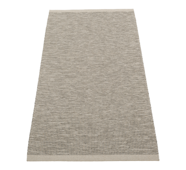 Sam matte med lintråd warm grey 70x150 cm fra Pappelina