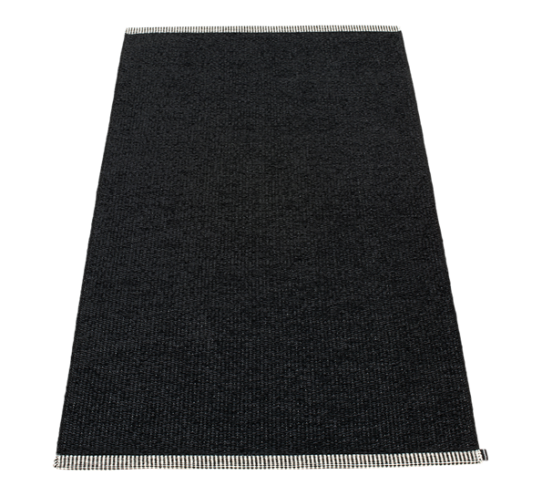 Mono matte sort 85x160 cm fra Pappelina