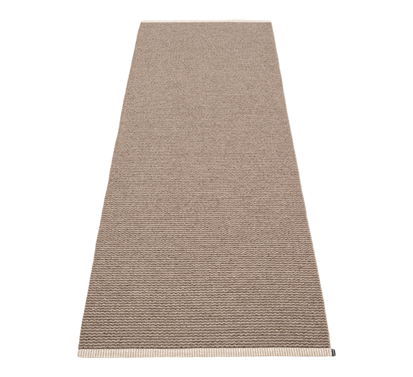 Mono matte dark mud 70x200 cm fra Pappelina