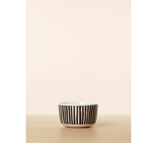 Varvunraita skål 2,5 dl sorte striper fra Marimekko