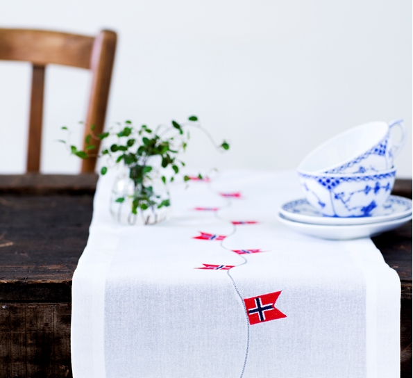 Løper med norske flagg 30x175 cm fra Langkilde & Søn