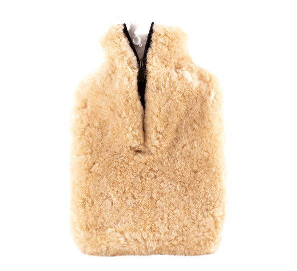 <p>Kerri Cozy varmeflasketrekk 23x35 cm chestnut Shepherd of Sweden</p>
