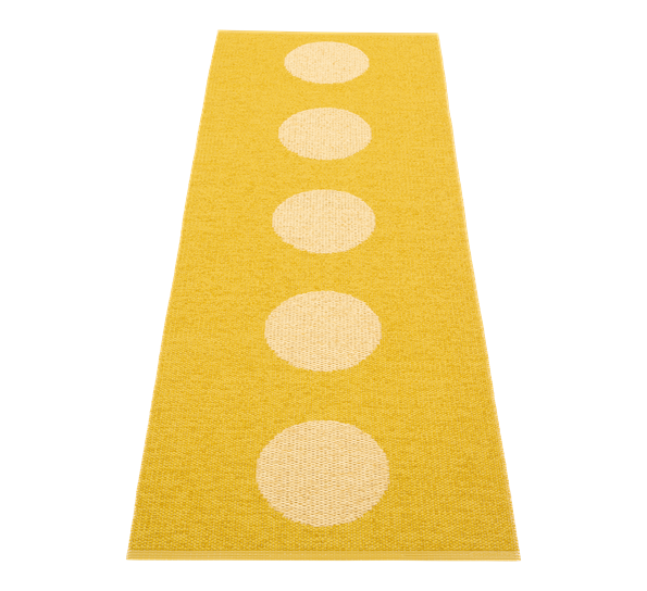 Vera POP matte mustard 70x200 cm fra Pappelina
