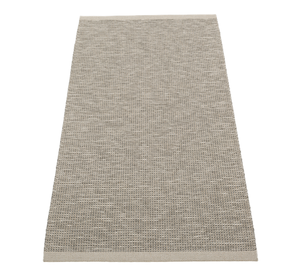 Sam matte med lintråd warm grey 70x225 cm fra Pappelina