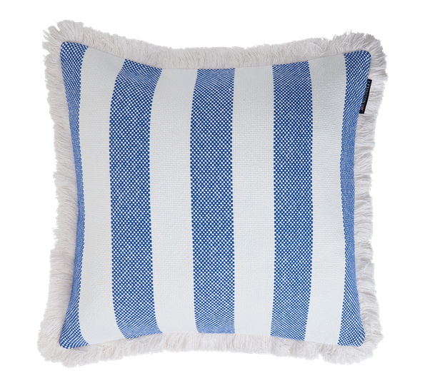 <p>Striper med frynser putetrekk 50x50 cm hvit sjøblå Lexington</p>