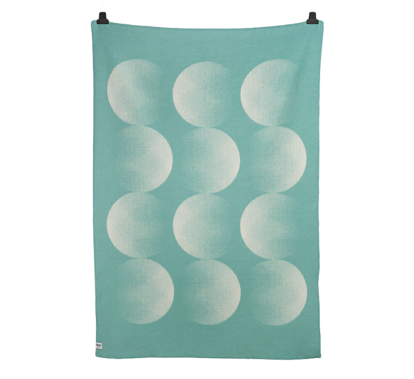 Moon pledd Tranquille Green fra Røros Tweed