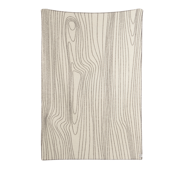 <p>Skog pledd grått natur&nbsp;135x200 cm fra Røros Tweed</p>
