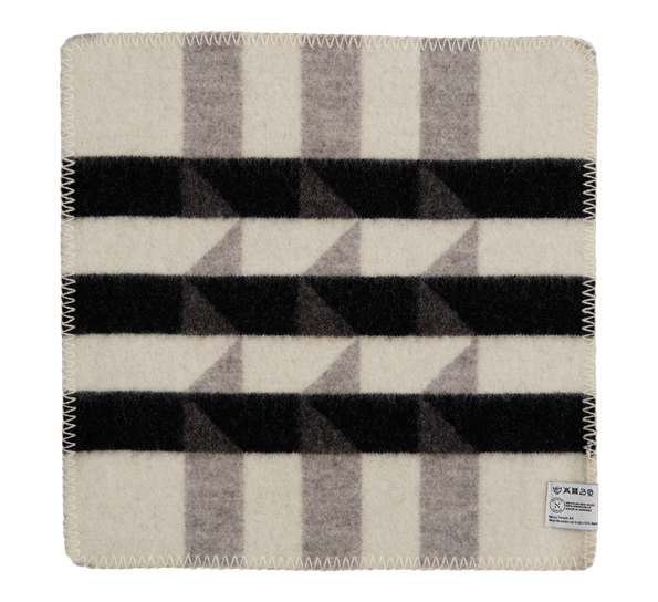 Kvam sitteunderlag gråskala 45x45 cm fra Røros Tweed