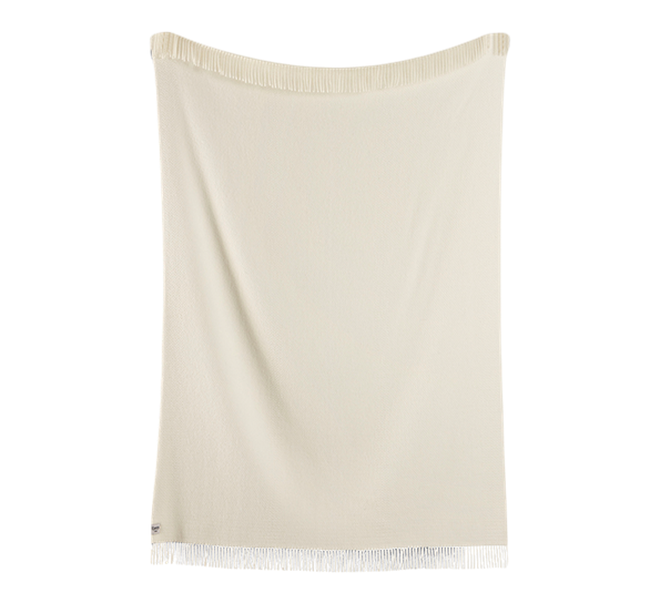 <p>Kattefot frynsepledd ull hvit 150x220 cm fra Røros Tweed</p>
