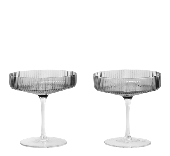 Ripple smoke champagneglass coupe 2-pk fra Ferm Living