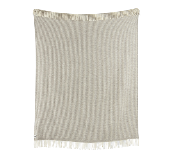 <p>Vega lammeullspledd grått210x150 cm fra Røros Tweed</p>
