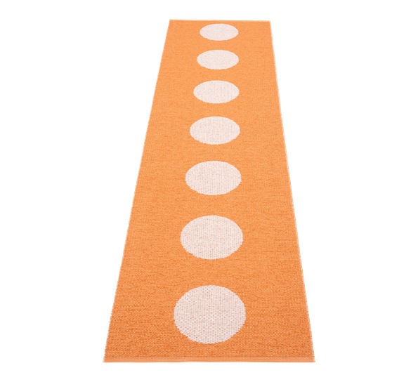Vera POP matte pale orange 70x280 cm fra Pappelina