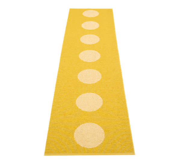 Vera POP matte mustard 70x280 cm fra Pappelina
