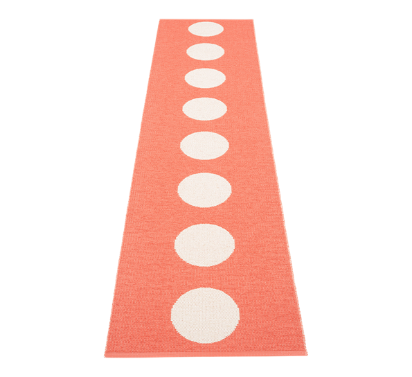 Vera matte flamingo 70x300 cm fra Pappelina