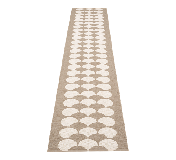 Poppy matte potato vanilje 70x350 cm fra Pappelina