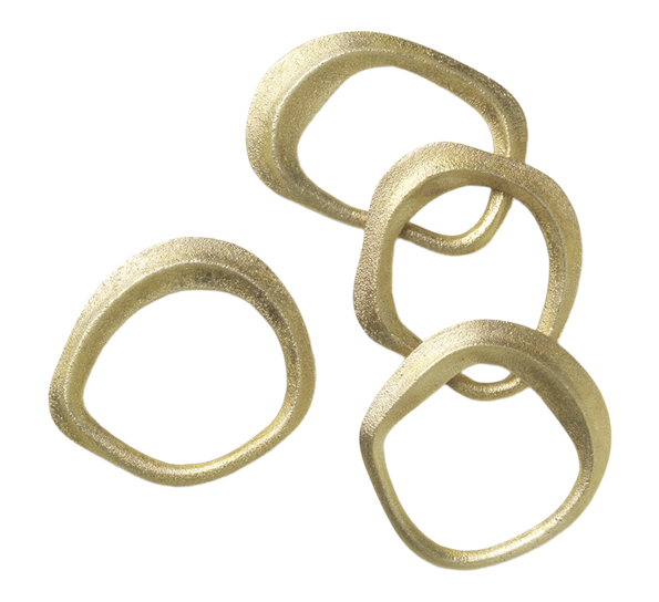 Flow serviettring 4 pk messing fra Ferm Living
