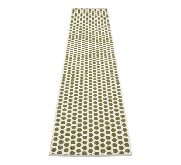Noa matte mørk oliven 70x350 cm fra Pappelina