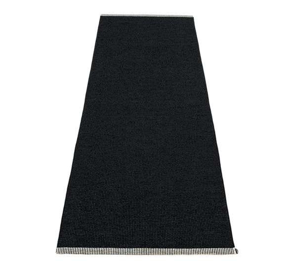 Mono matte sort 85x260 cm fra Pappelina