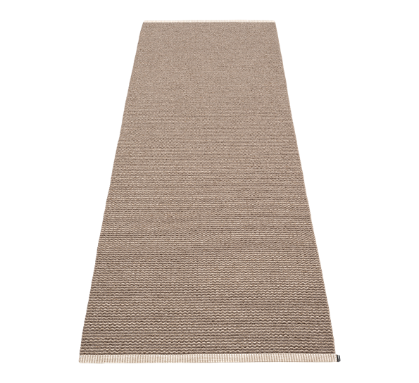 Mono matte dark mud 85x260 cm fra Pappelina