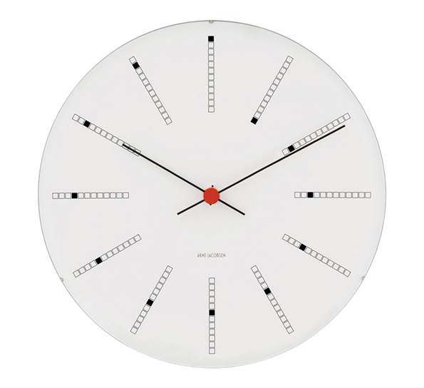 Bankers veggklokke 29 cm hvit fra Arne Jacobsen klokker