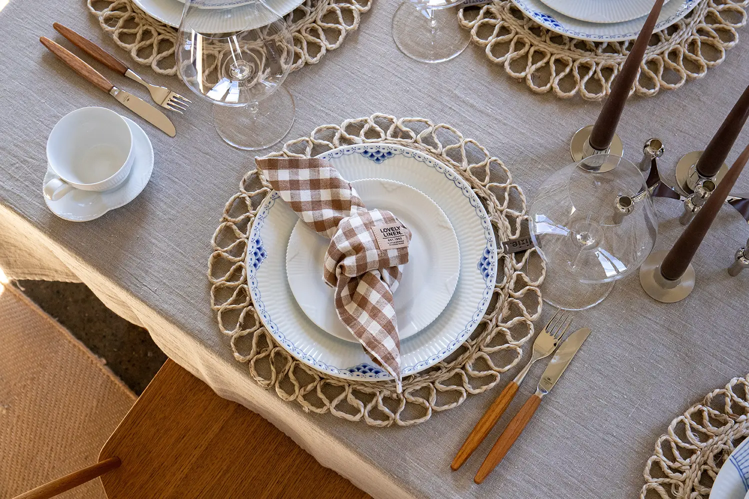 Dekket bord med Royal Copenhagen Blå Mega Riflet, Prinsesse og White Elements