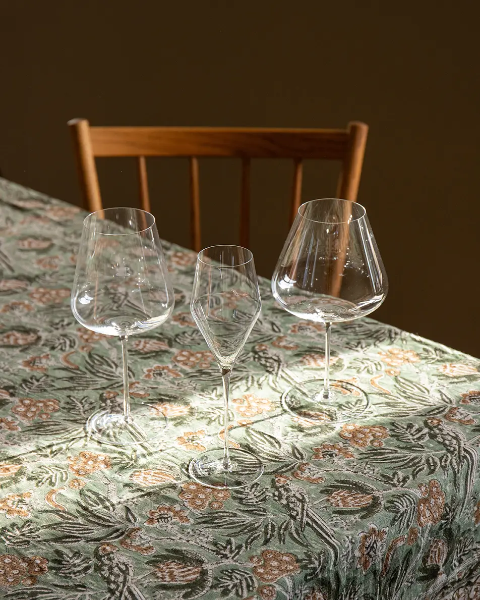 Zalto vinglass på dekket bord