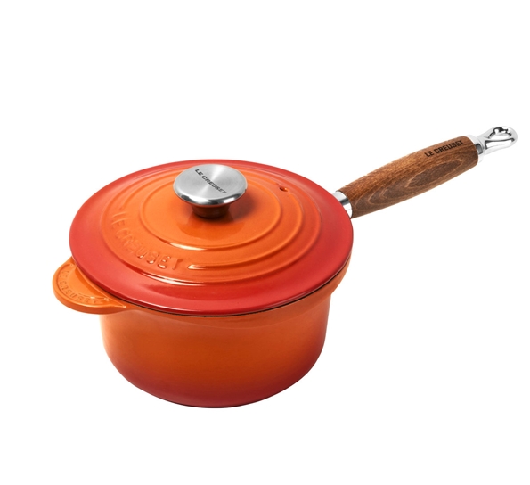 Sausegryte 1,8 l med trehåndtak vulkan fra Le Creuset