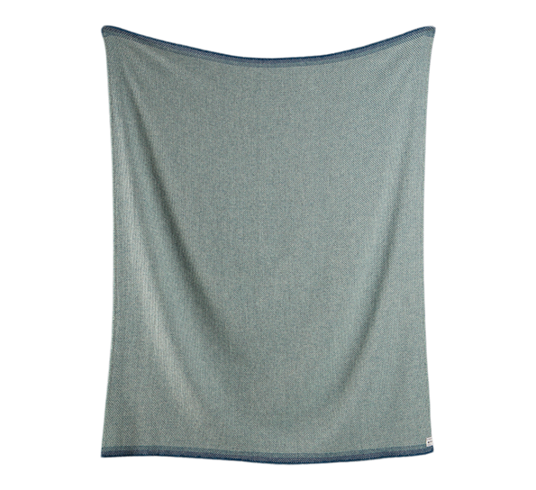 Una pledd blått fra Røros Tweed