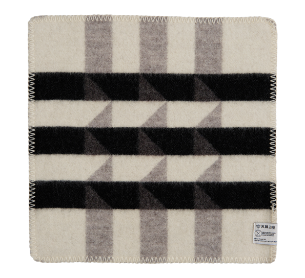 Kvam sitteunderlag gråskala 45x45 cm fra Røros Tweed