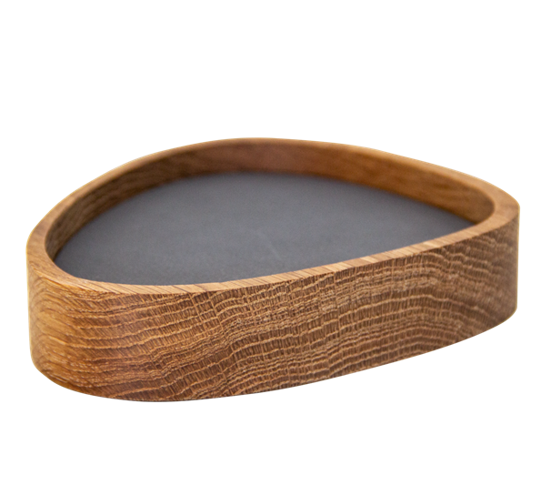 Wood Box Curve røkt eik med 8 glassbrikker antrasitt fra Lind DNA