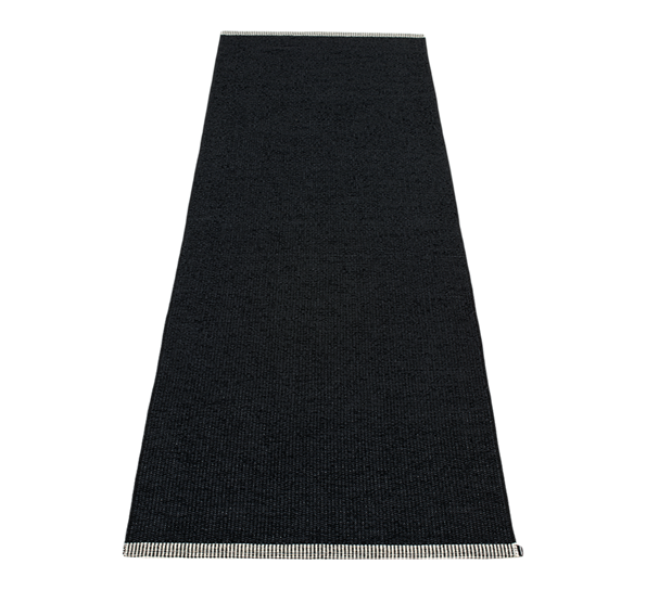 Mono matte sort 85x260 cm fra Pappelina