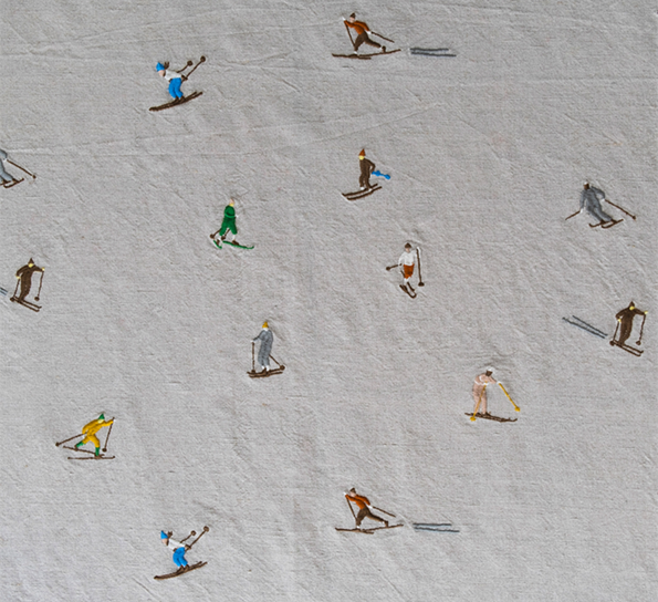 Skiers brodert duk 147x250 cm natur fra Fine Little Day