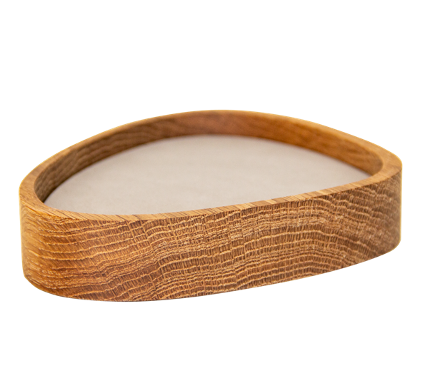 Wood Box Curve eik med 8 glassbrikker lys grå fra Lind DNA