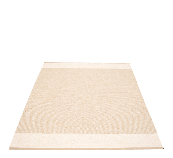 Edit matte beige vanilje metallic 180x260 cm fra Pappelina