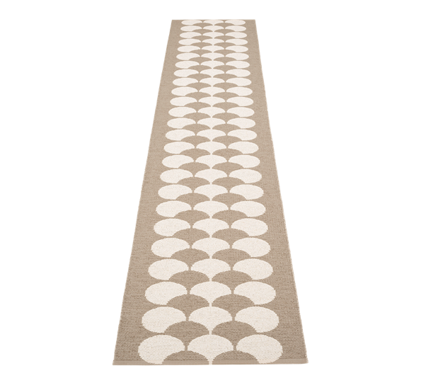 Poppy matte potato vanilje 70x350 cm fra Pappelina