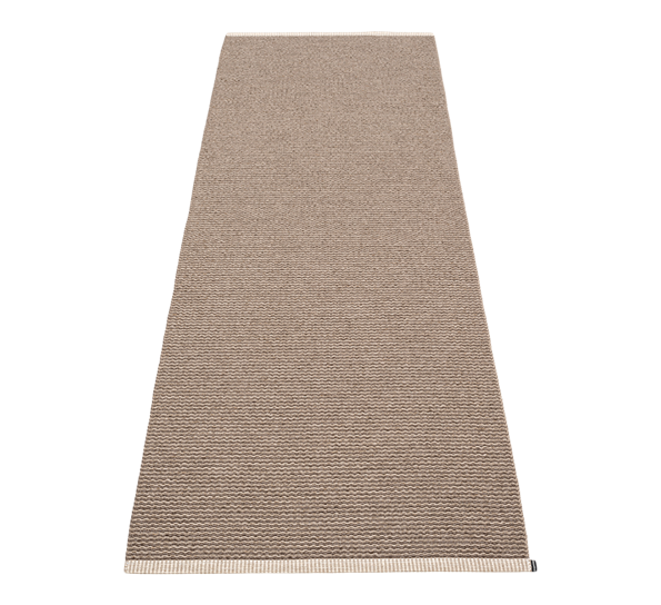 Mono matte dark mud 70x200 cm fra Pappelina