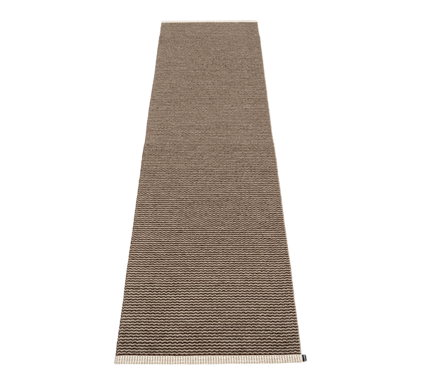 Mono matte mørk brun 70x300 cm fra Pappelina