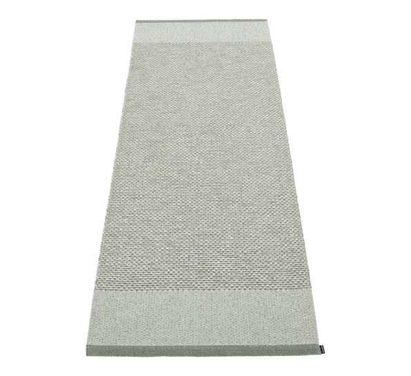 Edit matte army sage stone metallic 85x260 cm fra Pappelina