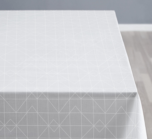 Duk Refined Damask hvit 140x270 cm fra Södahl