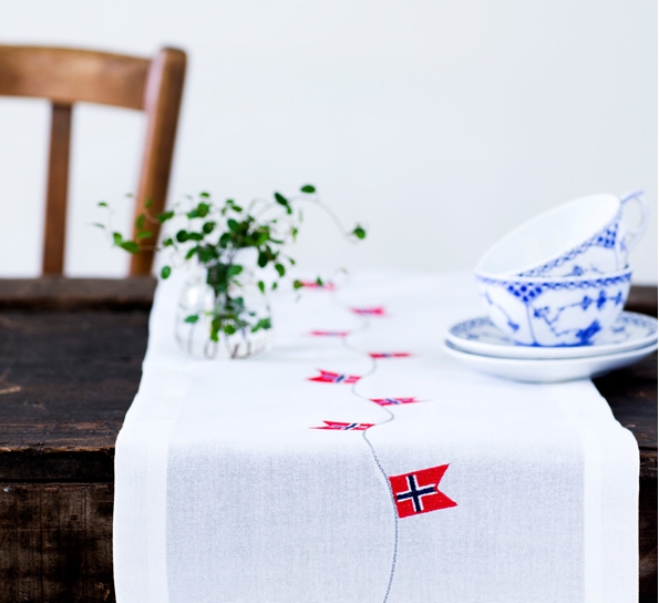 Løper med norske flagg 30x175 cm fra Langkilde & Søn